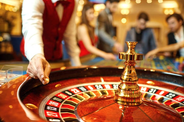mdg66 live dealer studio with professional croupier and roulette wheel